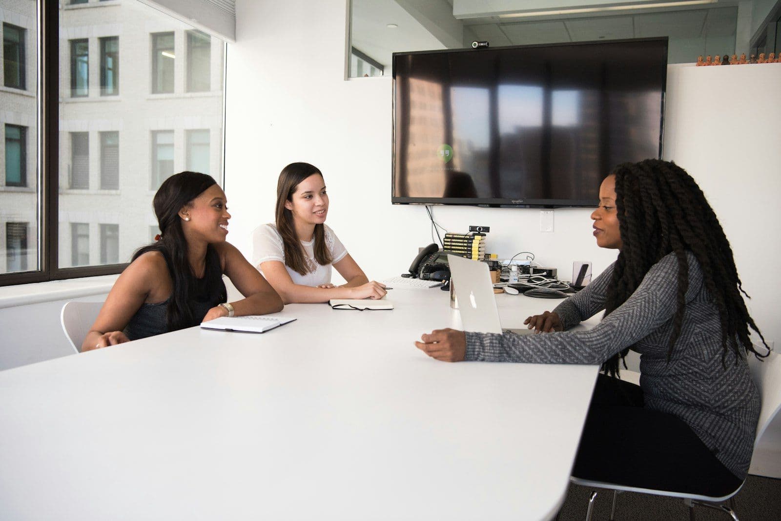 [syncsoft-auto][src:unsplash|id:1573496130407-57329f01f769] Recruitment process outsourcing in 2026 — recruiters and AI agents screening a high-volume hiring pipeline